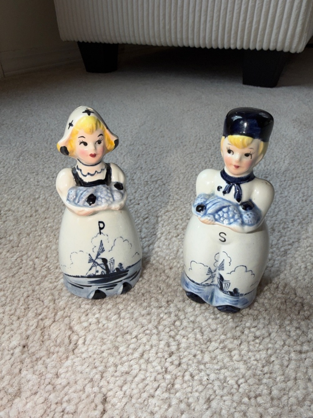 Vintage Delft-Style Dutch Girl Salt & Pepper Shakers - Blue and White 🌎